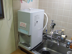オフィスの給湯室の給水器にシーガルフォを取り付けました。